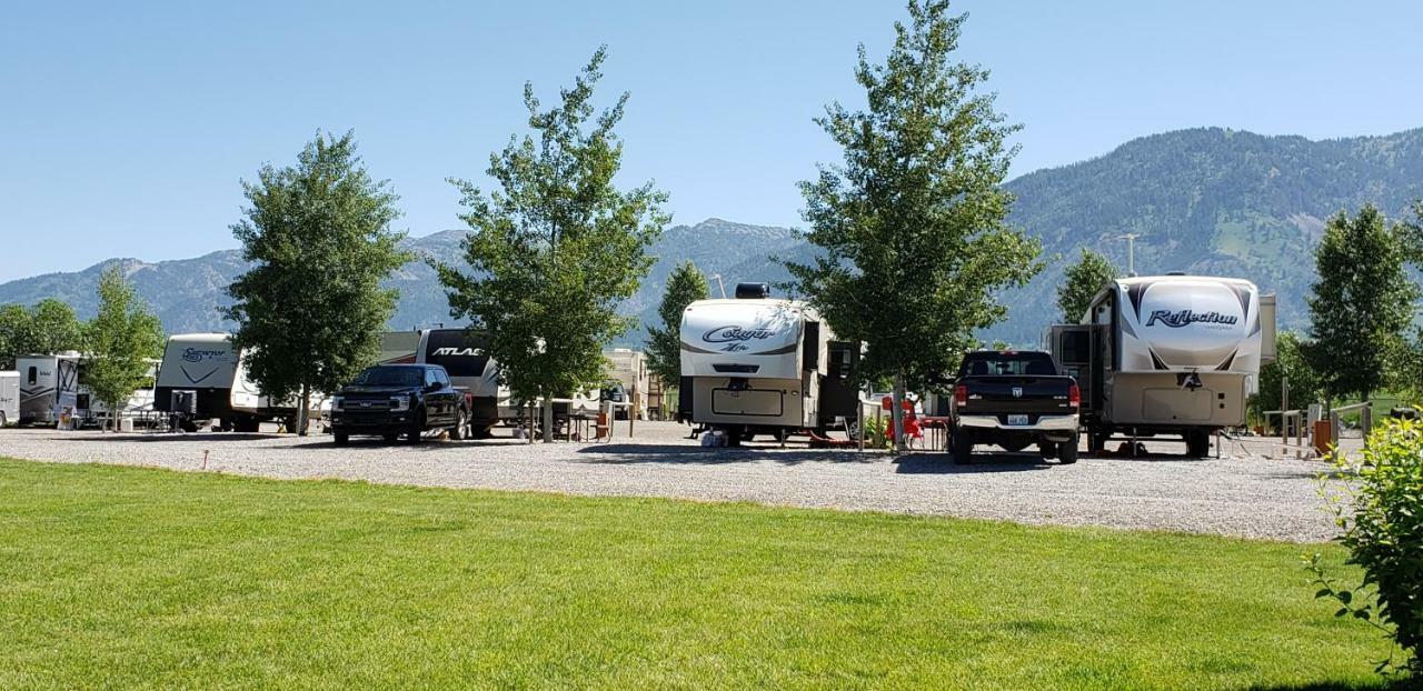 Thayne Wolf Den Log Cabin Motel And Rv Park المظهر الخارجي الصورة